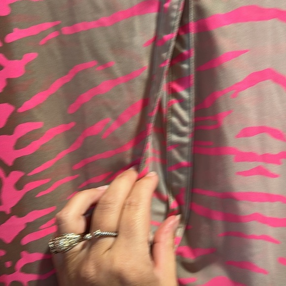 Beach Bunny Swimwear Neon Pink Tan Tiger Stripe Cover Up Shirt L Swim Beach - Picture 7 of 7